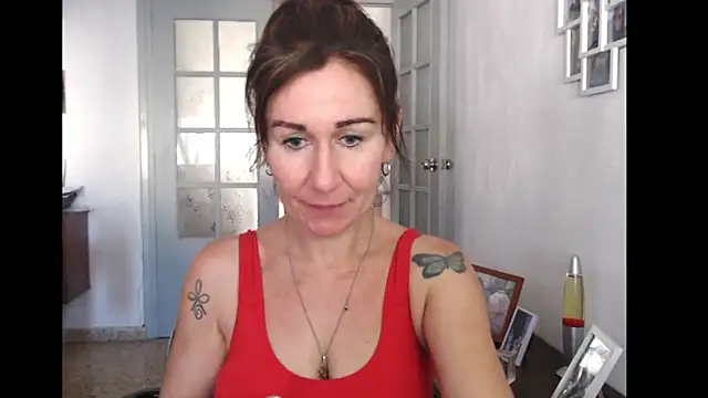 Snapshot of TamaraSweetxo chatting on 05-27-26, 04:15 TamaraSweetxo online show from 05-27-26, 04:15