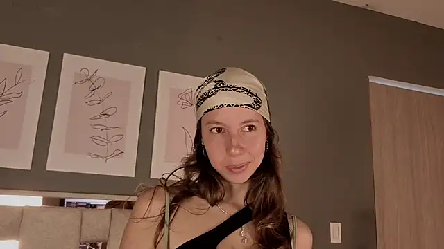 jolie lov online show from 11-19-25, 01:33