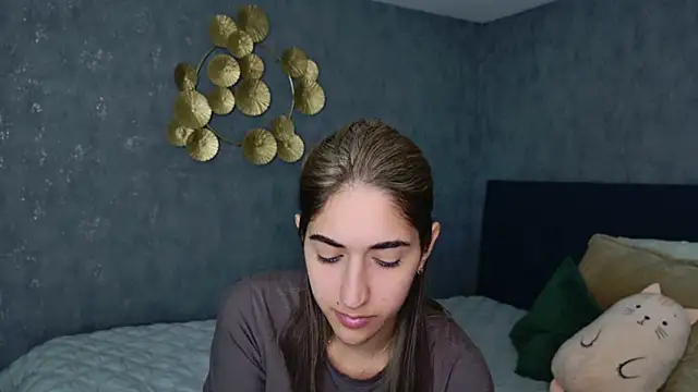 Teresa Stane online show from 02-18-25, 01:33