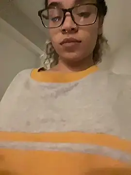 Snapshot of 1prettygem chatting on 12-22-24, 06:17 1prettygem online show from 12-22-24, 06:17