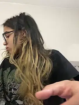 Snapshot of 1prettygem chatting on 03-09-25, 08:10 1prettygem online show from 03-09-25, 08:10