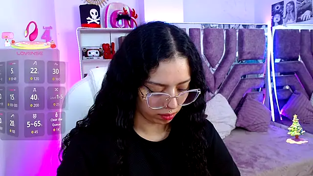 Aurora Brownn online show from 12-14-25, 04:07