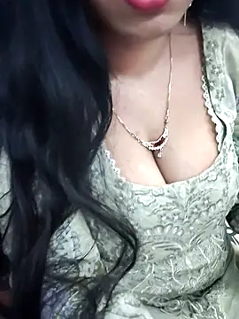 Snapshot of Haniya-143 chatting on 02-15-26, 10:06 Haniya-143 online show from 02-15-26, 10:06