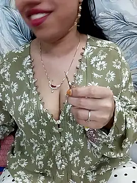 Snapshot of Haniya-143 chatting on 02-17-26, 10:05 Haniya-143 online show from 02-17-26, 10:05