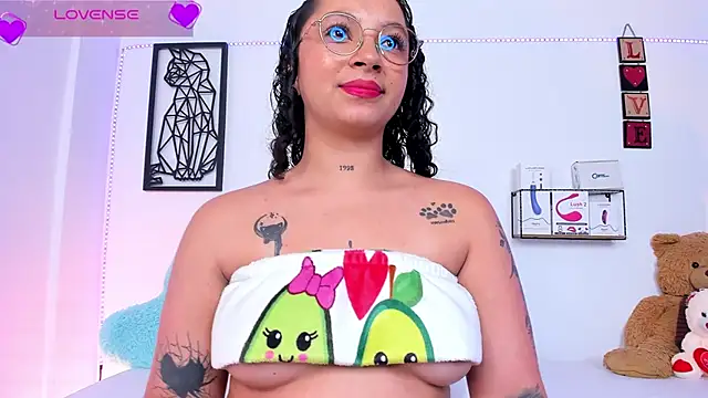 Snapshot of Mari_Sweett chatting on 02-21-25, 01:00 Mari Sweett online show from 02-21-25, 01:00