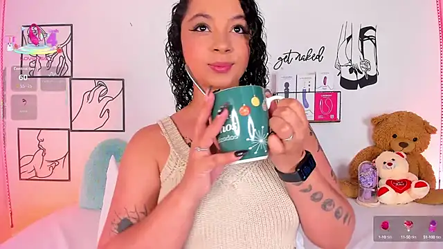 Snapshot of Mari_Sweett chatting on 09-23-25, 05:27 Mari Sweett online show from 09-23-25, 05:27