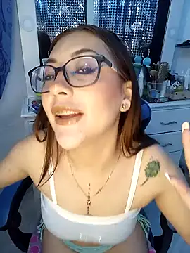 Snapshot of Luna_SofiaXX chatting on 01-17-25, 05:53 Luna SofiaXX online show from 01-17-25, 05:53