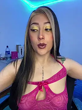 Snapshot of Luna_SofiaXX chatting on 05-17-26, 05:49 Luna SofiaXX online show from 05-17-26, 05:49