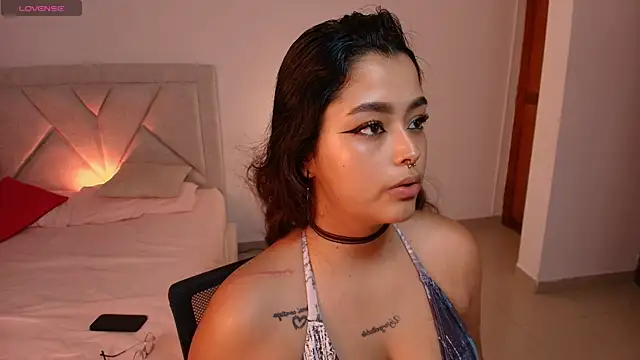 Snapshot of Ariana_Pierce chatting on 06-24-26, 06:29 Ariana Pierce online show from 06-24-26, 06:29