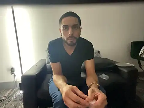 Snapshot of DerekPerez2025 chatting on 02-27-25, 04:31 DerekPerez2025 online show from 02-27-25, 04:31