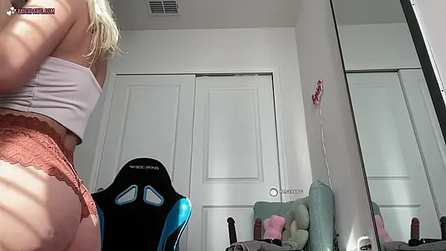 PaigePawg online show from 04-15-26, 09:15