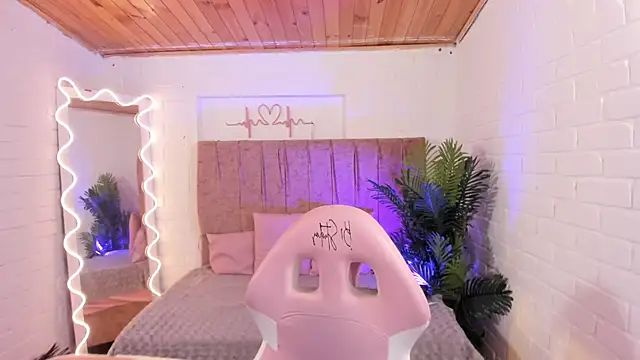 Snapshot of penelope_tay1 chatting on 03-19-25, 03:41 penelope tay1 online show from 03-19-25, 03:41