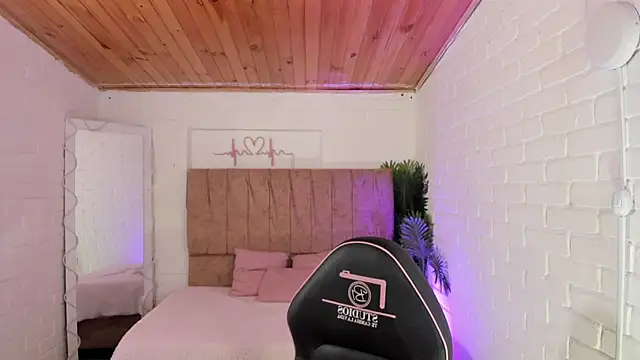 Snapshot of penelope_tay1 chatting on 09-21-25, 03:19 penelope tay1 online show from 09-21-25, 03:19