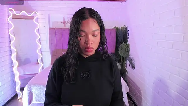 Snapshot of penelope_tay1 chatting on 10-06-25, 03:37 penelope tay1 online show from 10-06-25, 03:37