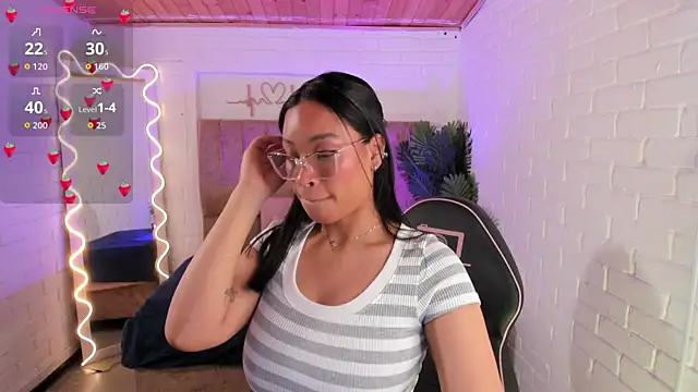 Snapshot of penelope_tay1 chatting on 10-14-25, 03:40 penelope tay1 online show from 10-14-25, 03:40