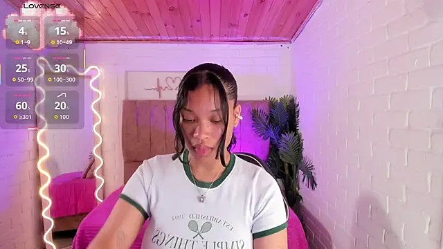 Snapshot of penelope_tay1 chatting on 10-21-25, 03:29 penelope tay1 online show from 10-21-25, 03:29