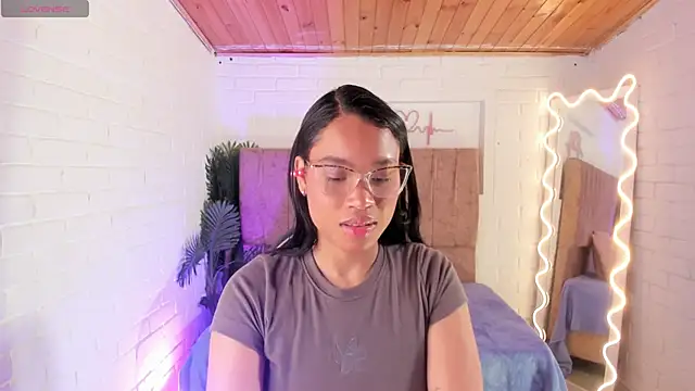 Snapshot of penelope_tay1 chatting on 11-18-25, 03:23 penelope tay1 online show from 11-18-25, 03:23