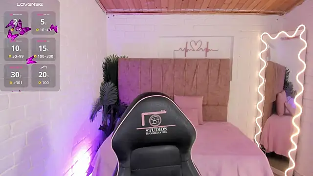 Snapshot of penelope_tay1 chatting on 11-23-25, 03:06 penelope tay1 online show from 11-23-25, 03:06