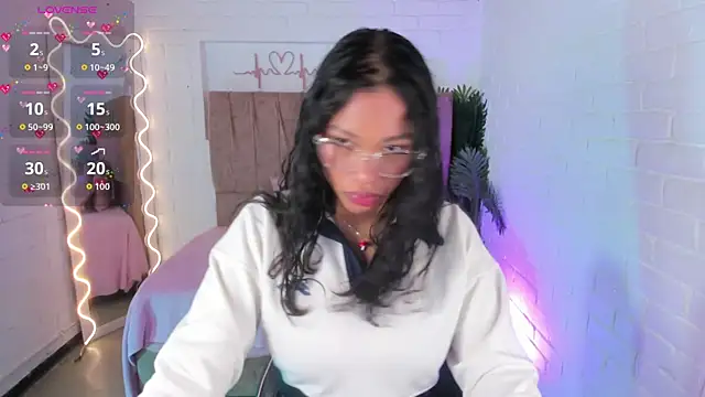 Snapshot of penelope_tay1 chatting on 11-25-25, 04:01 penelope tay1 online show from 11-25-25, 04:01