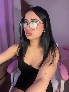 Snapshot of Emily-14 chatting on 12-20-25, 08:21 Emily-14 online show from 12-20-25, 08:21