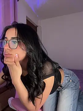 Snapshot of Emily-14 chatting on 02-02-26, 05:28 Emily-14 online show from 02-02-26, 05:28