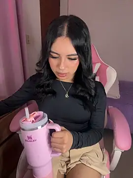 Snapshot of Emily-14 chatting on 02-03-26, 04:43 Emily-14 online show from 02-03-26, 04:43