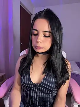 Snapshot of Emily-14 chatting on 02-13-26, 04:52 Emily-14 online show from 02-13-26, 04:52