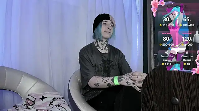 Snapshot of Milten-Trish chatting on 01-09-25, 10:41 Milten-Trish online show from 01-09-25, 10:41