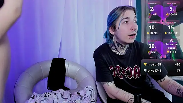 Snapshot of Milten-Trish chatting on 02-11-25, 10:39 Milten-Trish online show from 02-11-25, 10:39