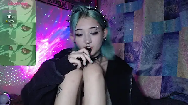 Snapshot of Milten-Trish chatting on 10-22-25, 10:09 Milten-Trish online show from 10-22-25, 10:09