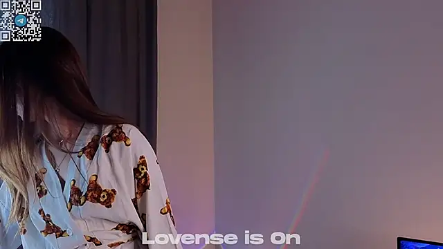 Snapshot of FalineDowlen chatting on 11-13-25, 02:10 FalineDowlen online show from 11-13-25, 02:10