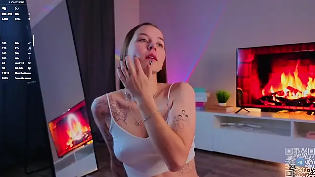 Snapshot of FalineDowlen chatting on 11-26-25, 01:39 FalineDowlen online show from 11-26-25, 01:39