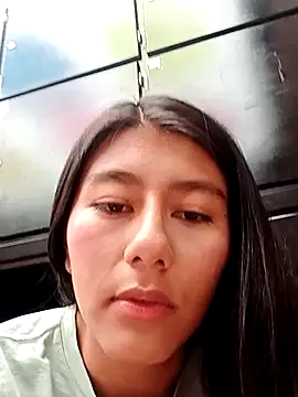 Snapshot of CarlaAlvez chatting on 10-17-25, 04:09 CarlaAlvez online show from 10-17-25, 04:09