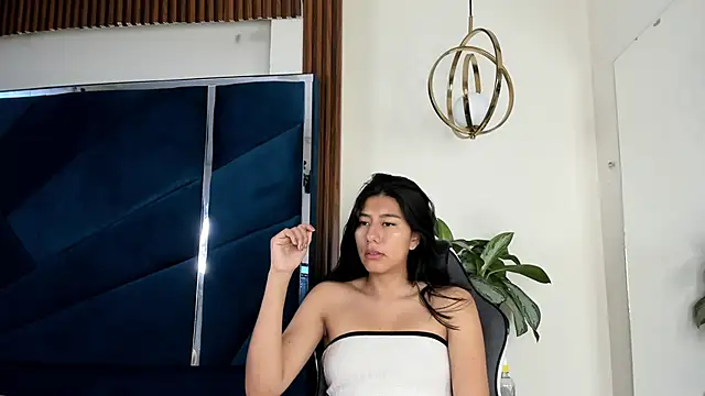 Snapshot of CarlaAlvez chatting on 02-07-26, 02:10 CarlaAlvez online show from 02-07-26, 02:10