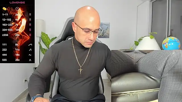 Snapshot of ryan_master_ chatting on 12-18-24, 10:30 ryan master online show from 12-18-24, 10:30