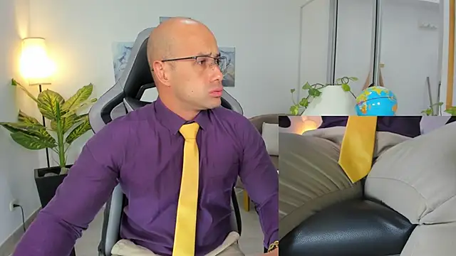 Snapshot of ryan_master_ chatting on 12-24-24, 01:17 ryan master online show from 12-24-24, 01:17