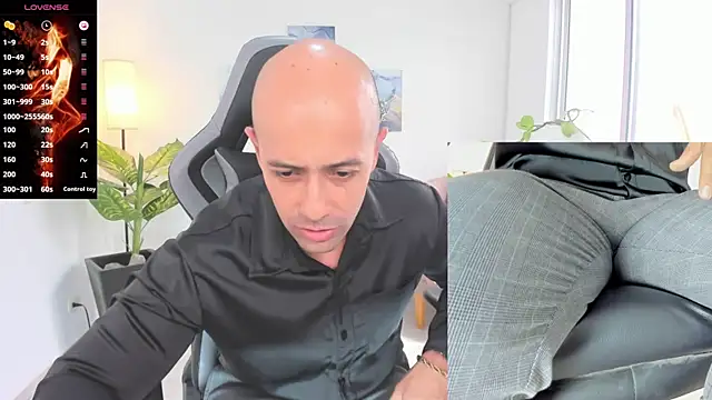 Snapshot of ryan_master_ chatting on 01-02-25, 04:13 ryan master online show from 01-02-25, 04:13