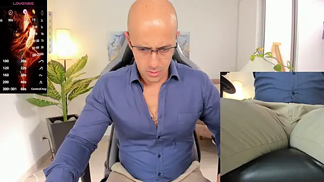 Snapshot of ryan_master_ chatting on 01-14-25, 01:28 ryan master online show from 01-14-25, 01:28