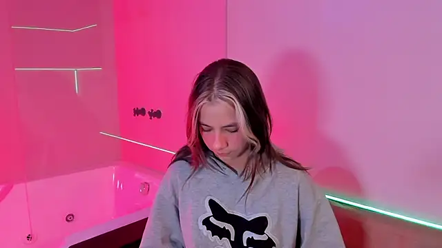 Snapshot of ArtemisaBlake chatting on 12-20-24, 10:00 ArtemisaBlake online show from 12-20-24, 10:00