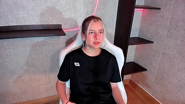 Snapshot of ArtemisaBlake chatting on 01-04-25, 09:09 ArtemisaBlake online show from 01-04-25, 09:09