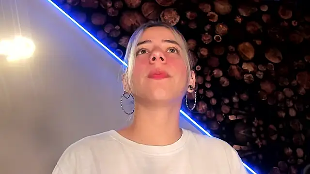 Snapshot of ArtemisaBlake chatting on 03-11-25, 04:40 ArtemisaBlake online show from 03-11-25, 04:40