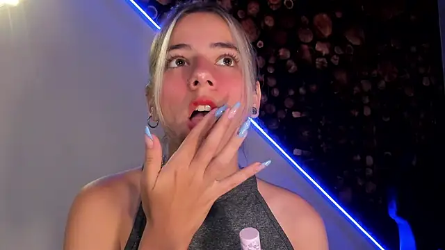 Snapshot of ArtemisaBlake chatting on 03-20-25, 04:31 ArtemisaBlake online show from 03-20-25, 04:31