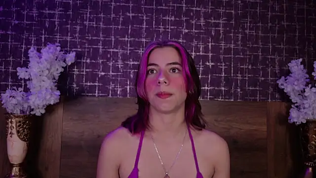 Snapshot of ArtemisaBlake chatting on 11-18-25, 04:33 ArtemisaBlake online show from 11-18-25, 04:33