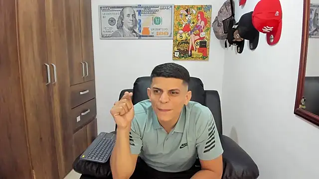 Snapshot of boss_of_cash chatting on 09-27-25, 02:05 boss of cash online show from 09-27-25, 02:05