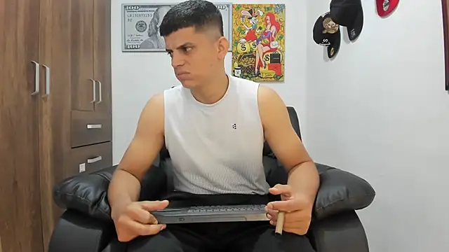 Snapshot of boss_of_cash chatting on 09-28-25, 03:39 boss of cash online show from 09-28-25, 03:39