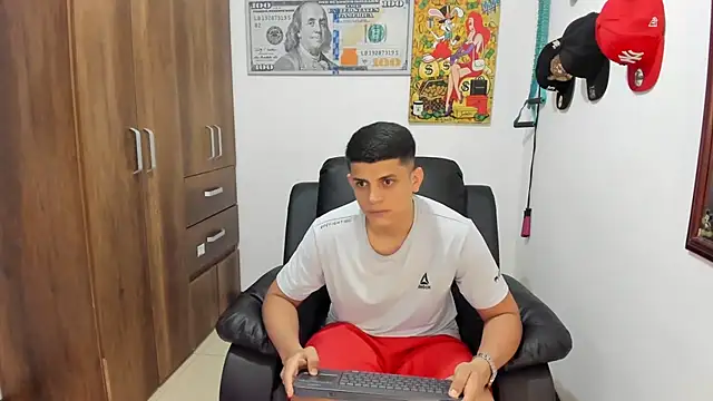 Snapshot of boss_of_cash chatting on 10-01-25, 12:05 boss of cash online show from 10-01-25, 12:05