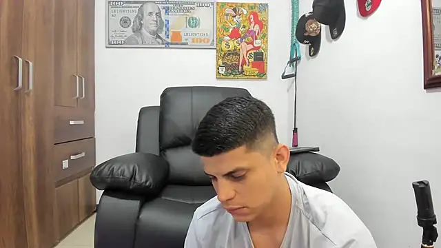 Snapshot of boss_of_cash chatting on 10-01-25, 02:01 boss of cash online show from 10-01-25, 02:01