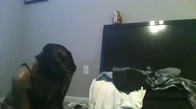 LuckiXCX online show from 01-15-25, 05:15