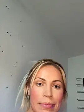 sophiamariexoxo240 online show from 04-21-26, 07:50