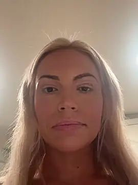 sophiamariexoxo240 online show from 06-08-26, 12:25